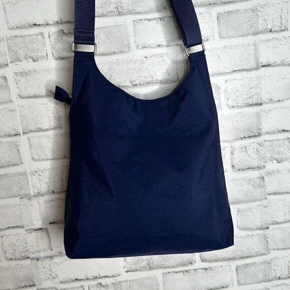 Baggallini Bucket Bagg Crossbody Purse Bag Wallet Carryall Blue - Picture 6 of 8